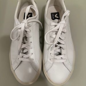 VEJA Esplar Stitched Logo Leather Low-Top  Sneakers in Size 37 Size 6 (Women's)